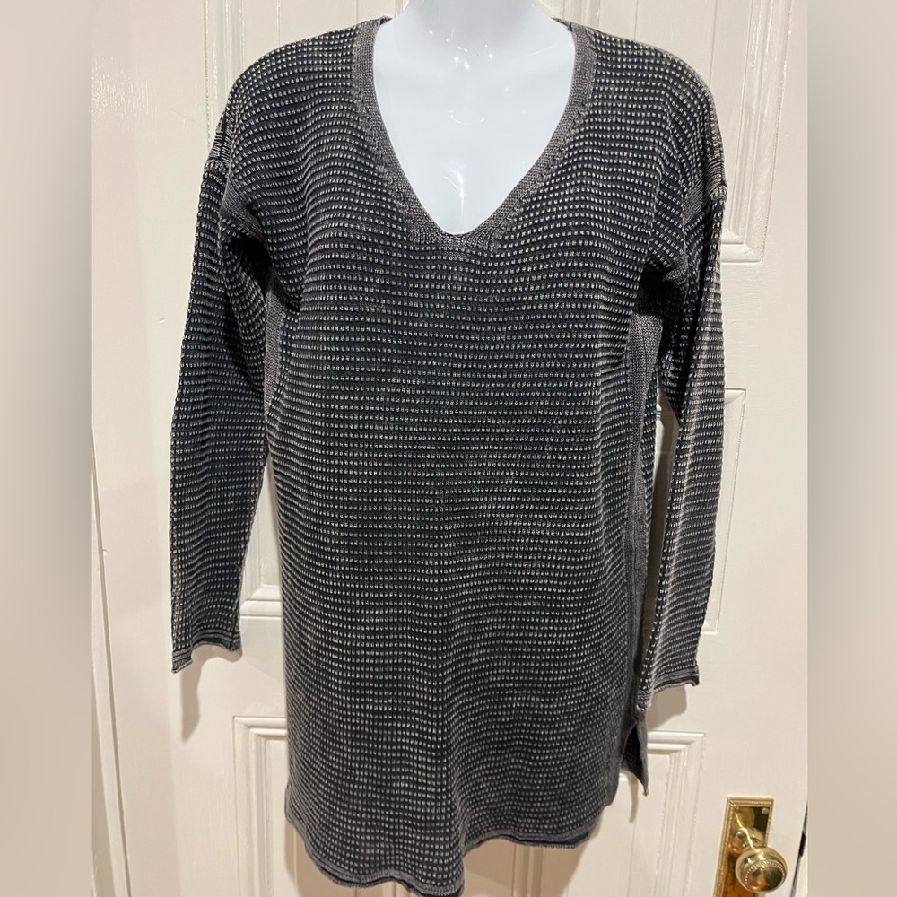 M Rena Black and Beige Wash Tunic Size Small Fits Med Too NWT V Neck Boho